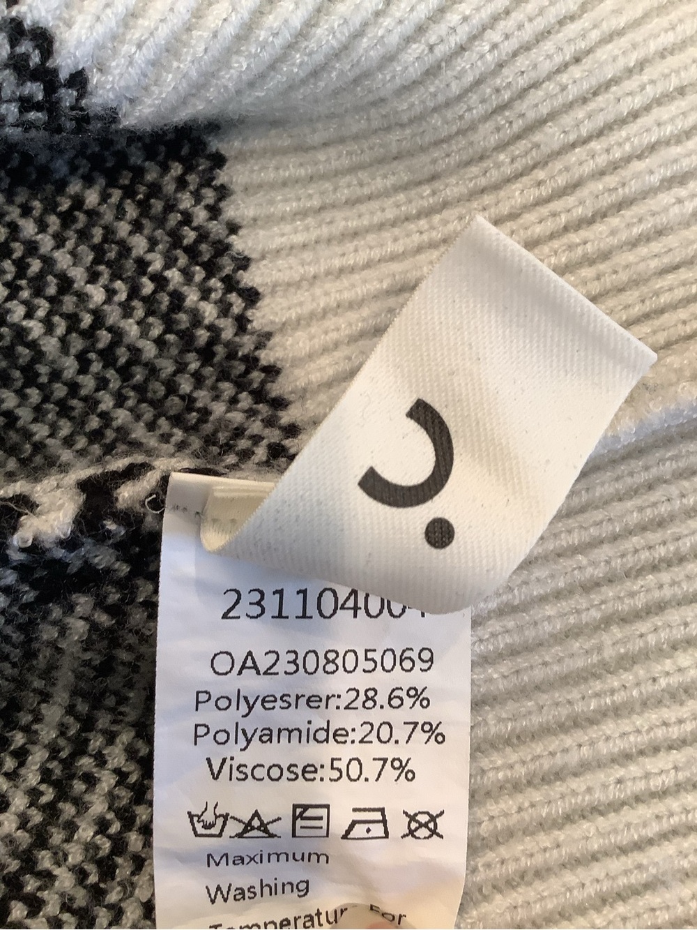 Commense Black & White Striped V-Neck Cardigan Size Large - Picture 7 of 10